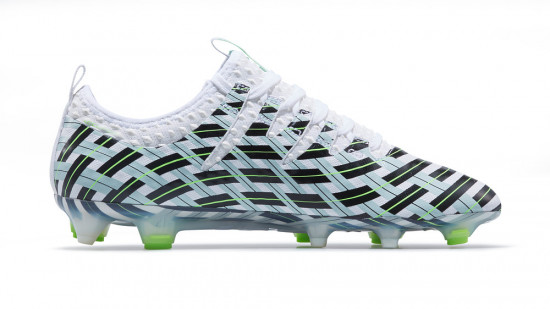 LOW-RES Not for Production-17SS_PR_TS_PUMAFOOTBALL_Q1_evoPOWER-CAMO_8.jpg
